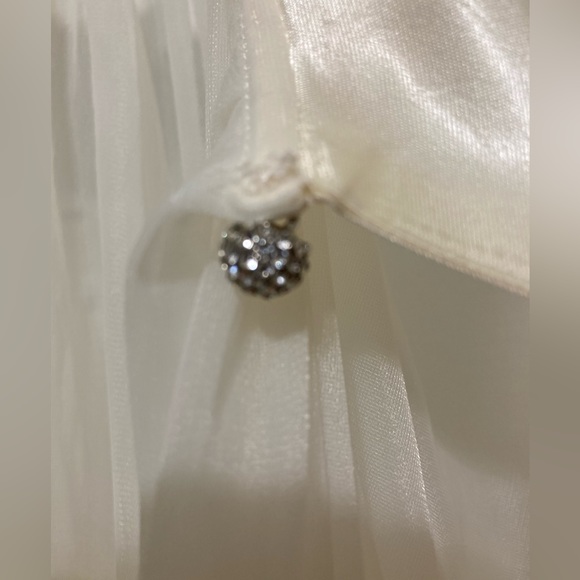 Vintage Vanity Fair Satin Collar Peignoir Rhinestone Closure Medium 3/4 Sleeve - Picture 3 of 4